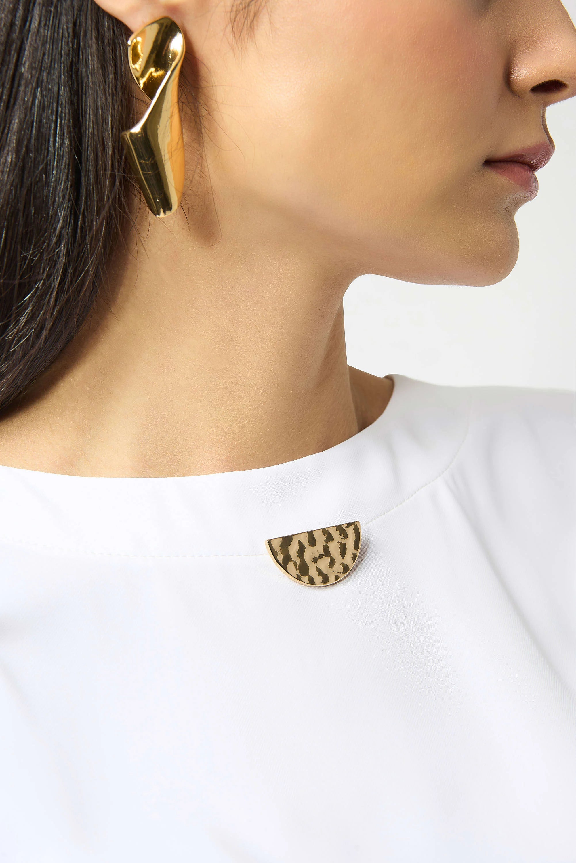 Front Close up detail Image of Joseph Ribkoff Recycle Soft Twill boxy Top in vanilla