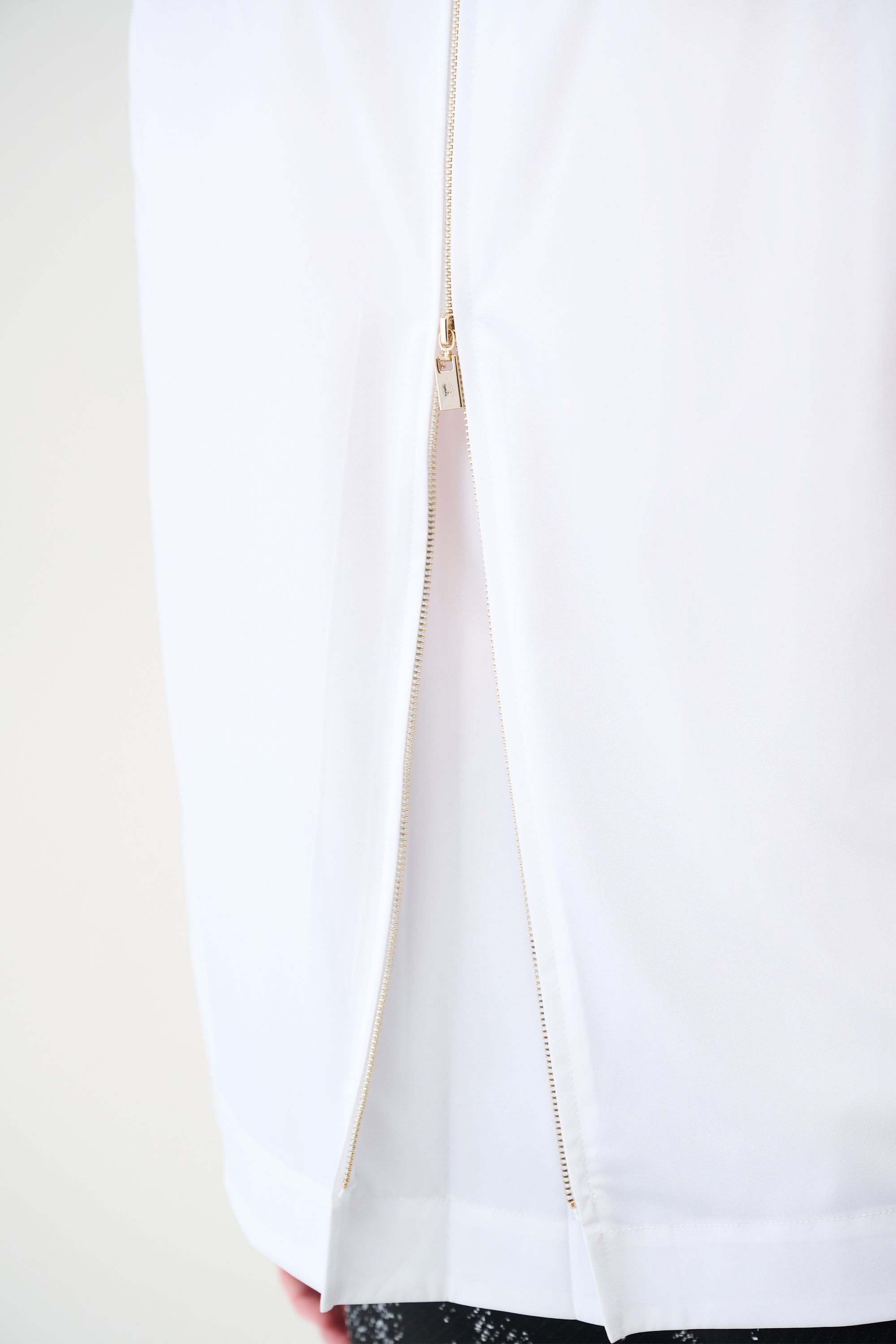 Stretch Poplin Button-Front Blouse with Zipper Accent