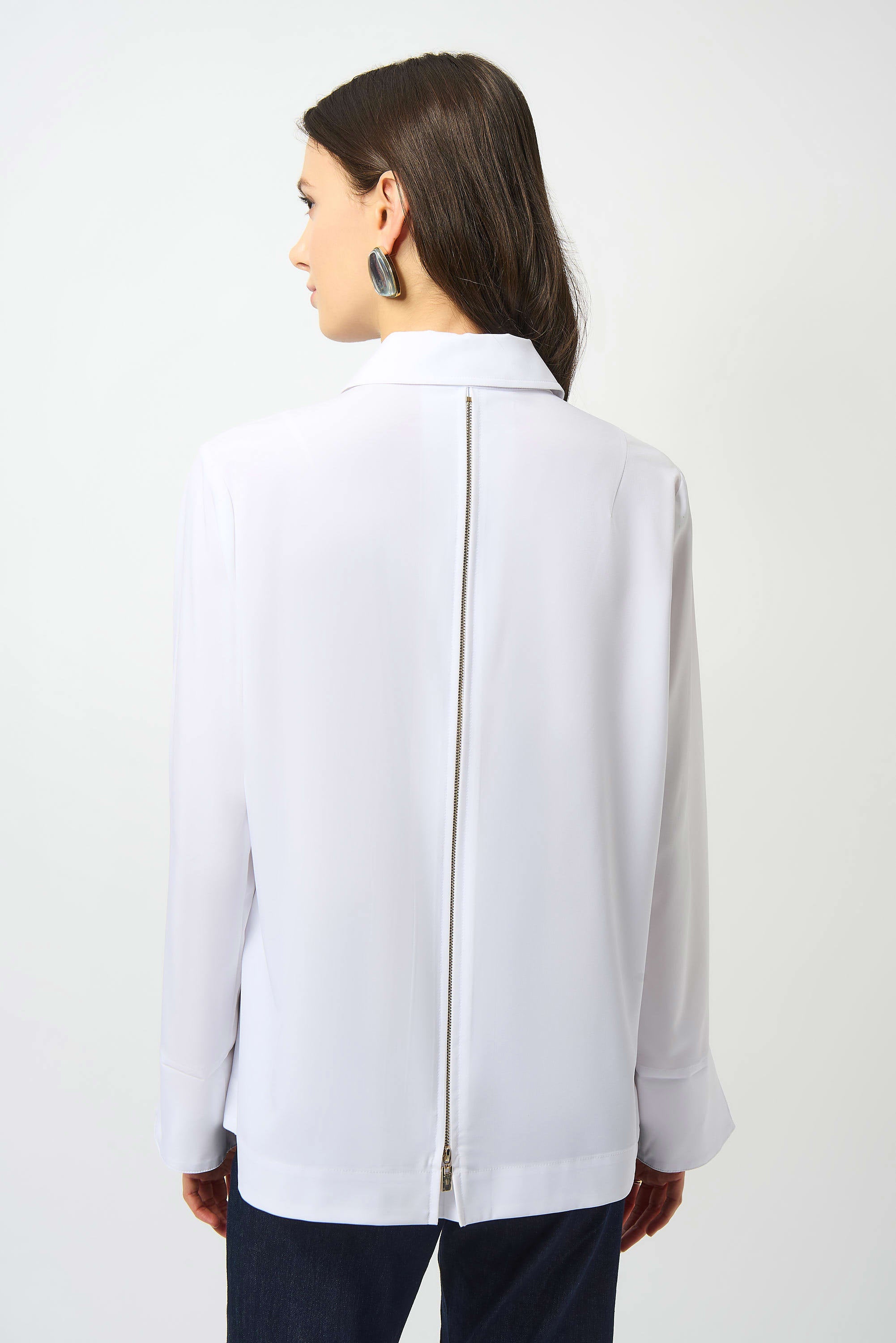Back image of Joseph Ribkoff white poplin button front boxy top.