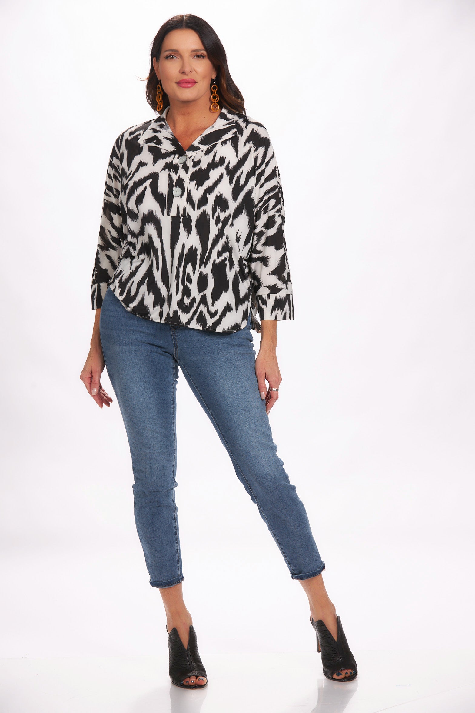 Full front view 2 button black and white air flow top with 3/4 sleeve