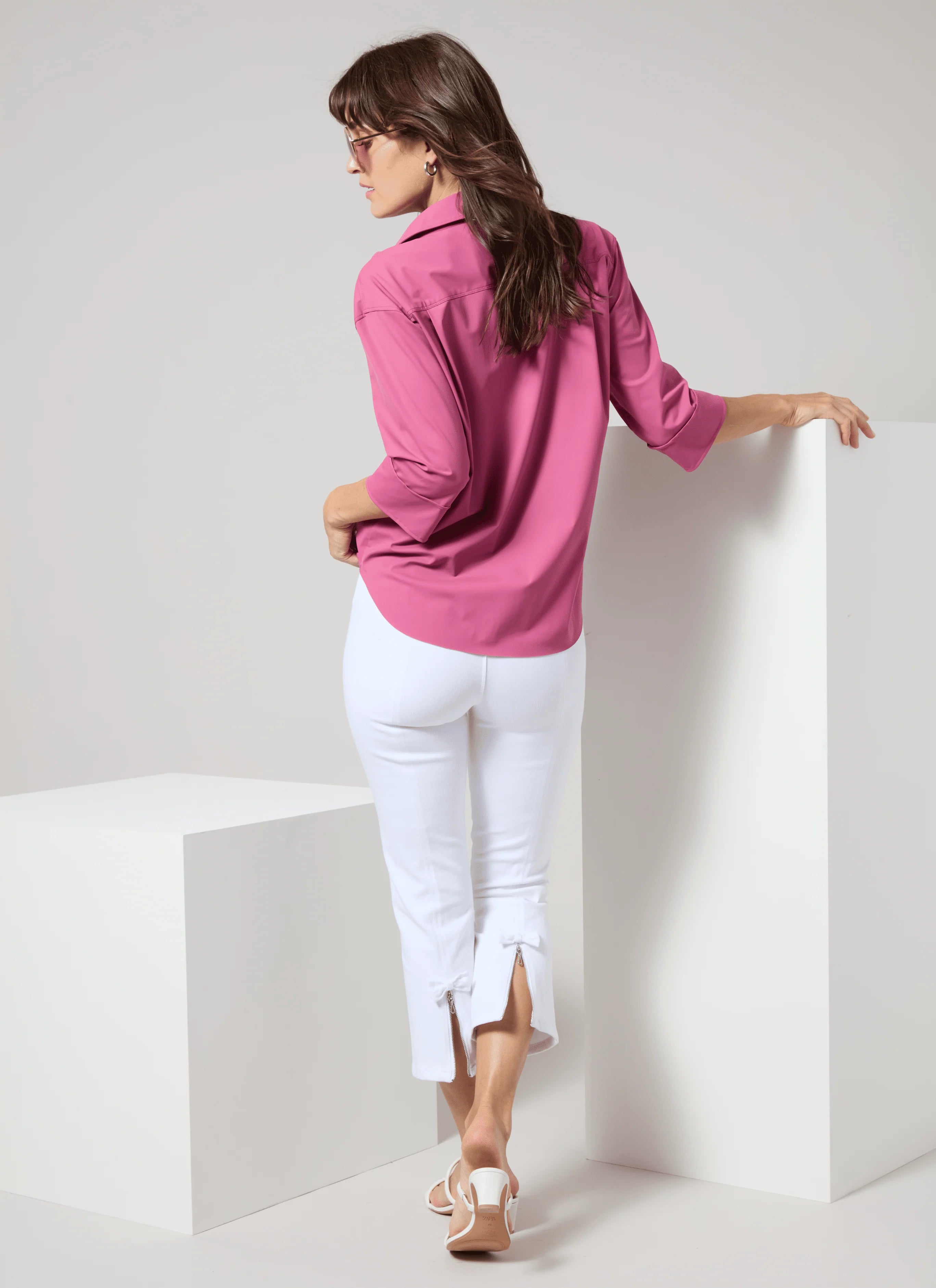 Front image of Lysse pull on Lizzette Bow detail crop.