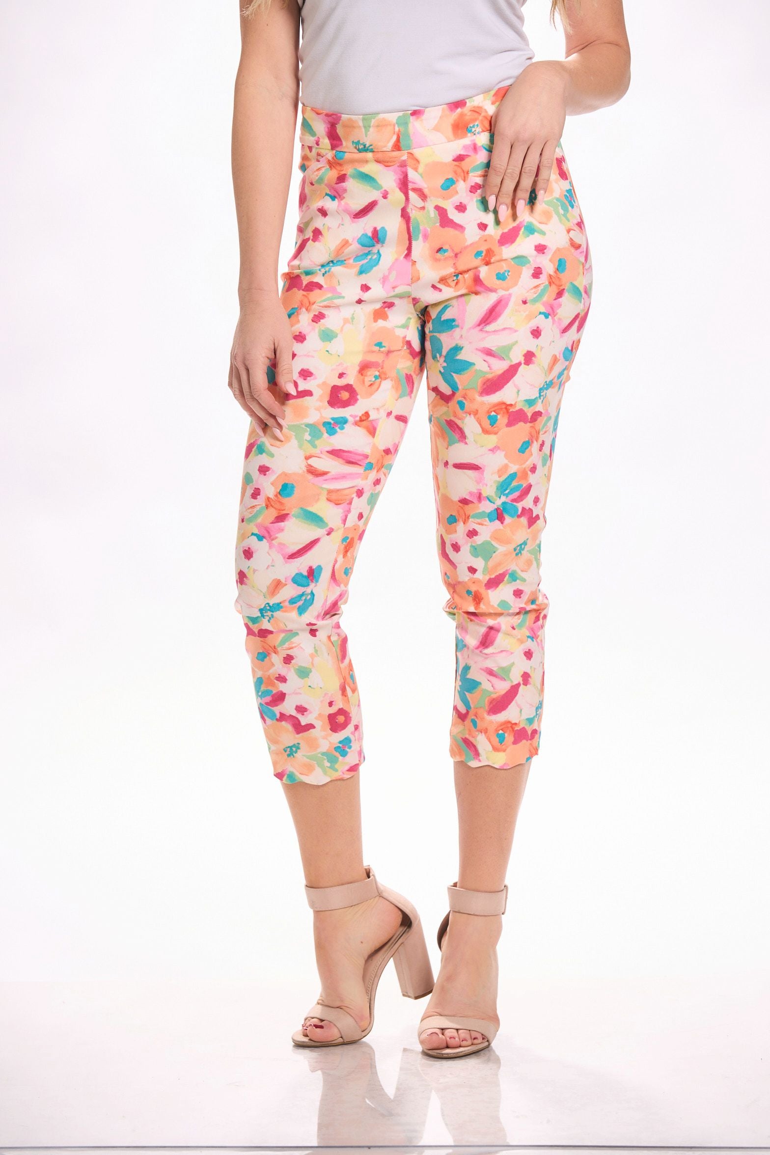 Pull on hi-pink printed capri. Tribal capri bottoms.
