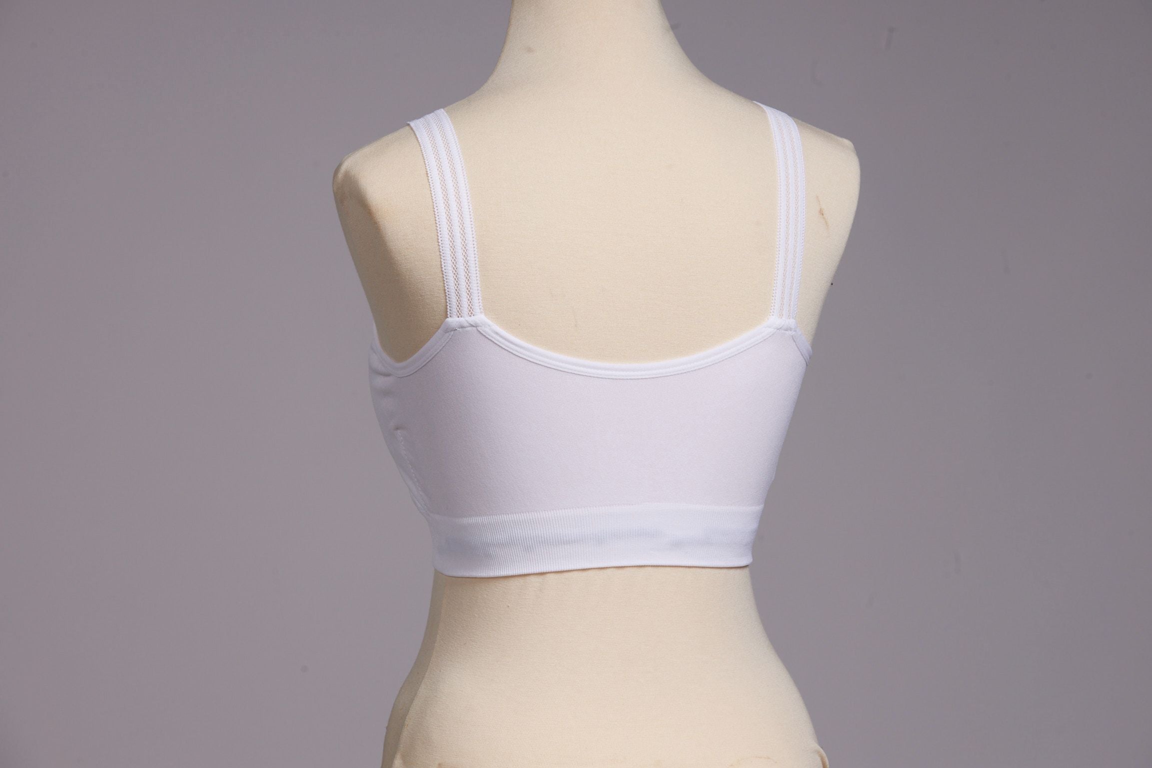 Back image of strap its bra in white lace. Plus size white strap its bra.