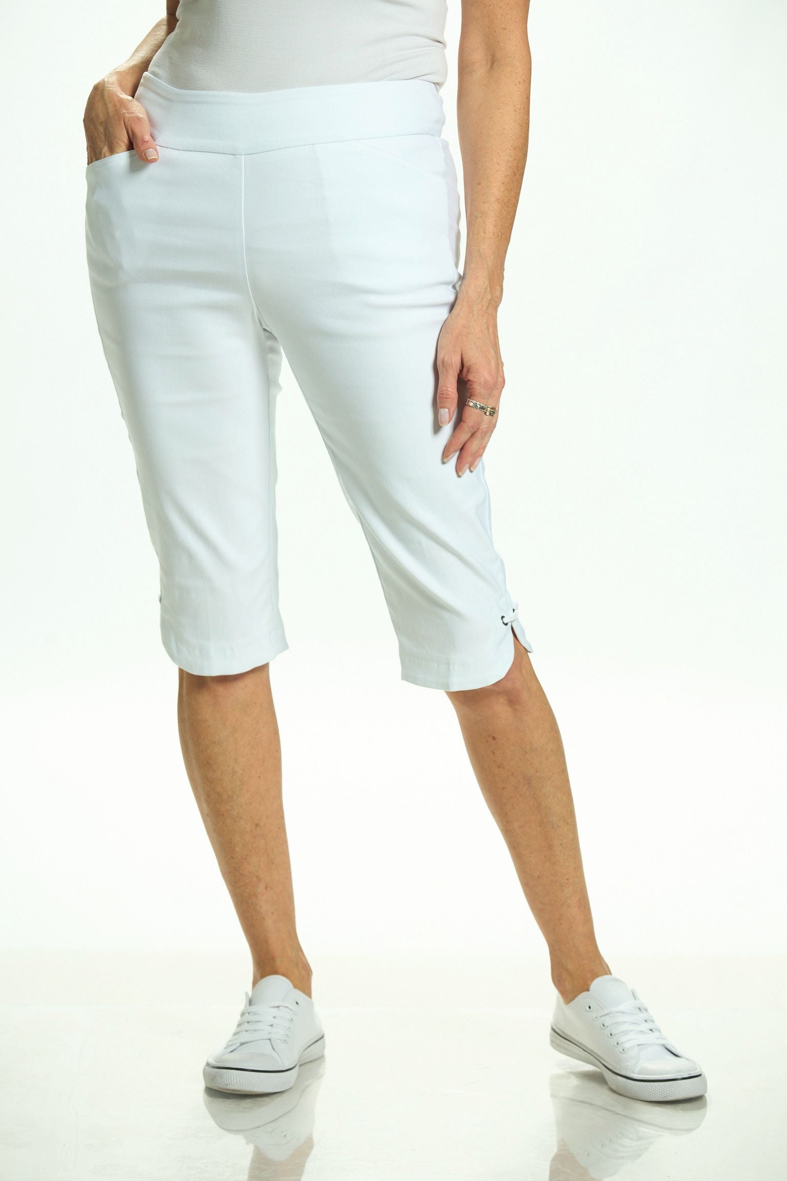 Front image of Tribal white tulip hem skimmer crop.