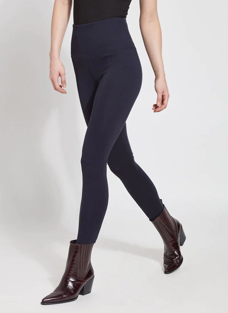 Side View Image of Lysse Midnight legging with concealed signature waistband. Signature Center Seam