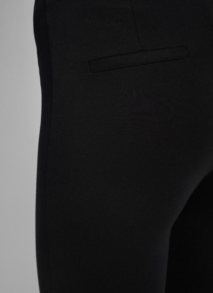 Back image of Lysse wisteria ankle pant. Black pull on pants. 