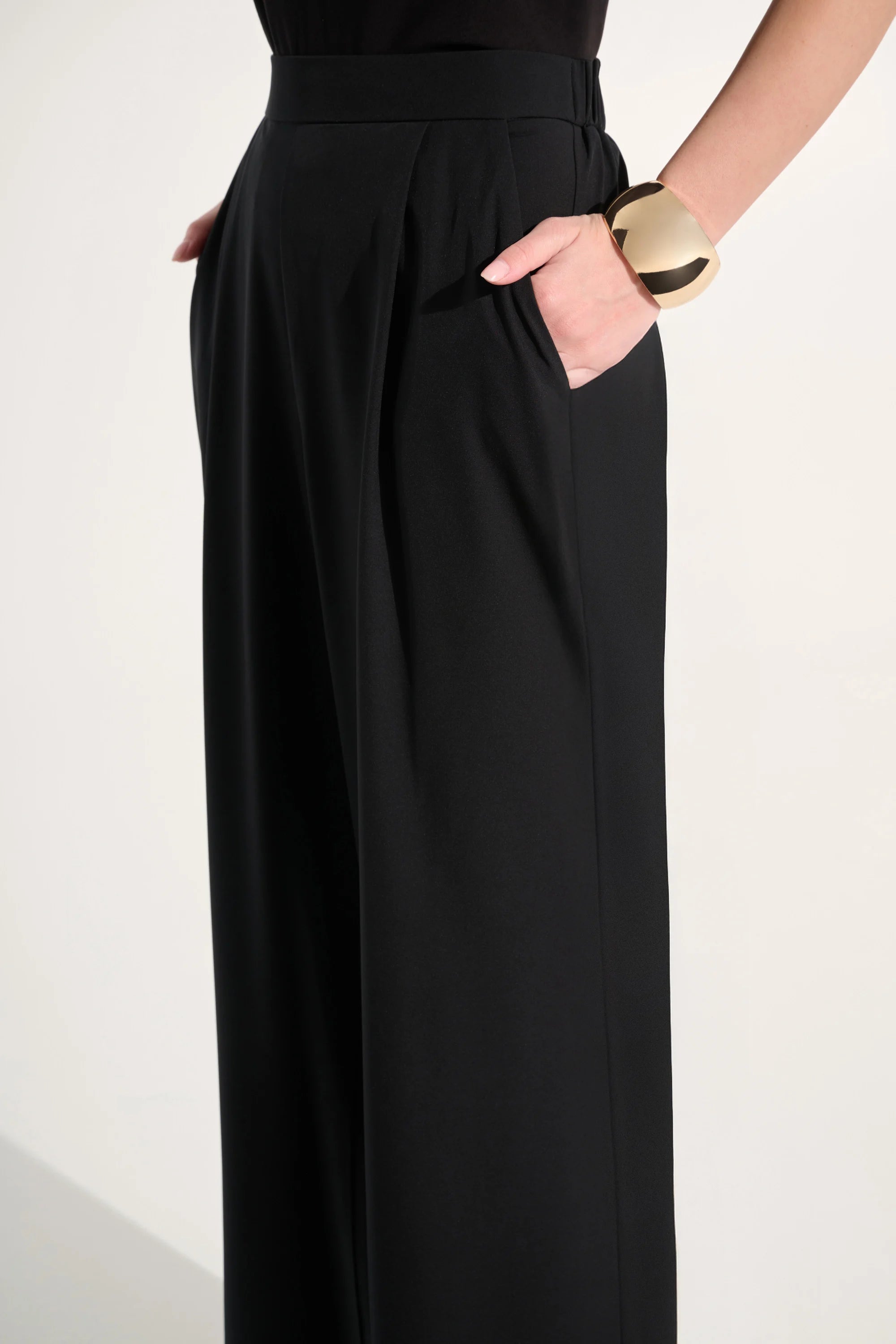 Stretch Woven Pull-On Wide Leg Pants
