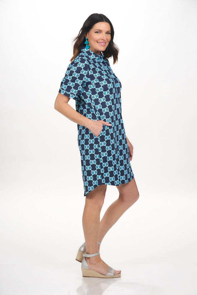 Side image of lulu b short sleeve dress with collar and pockets. 