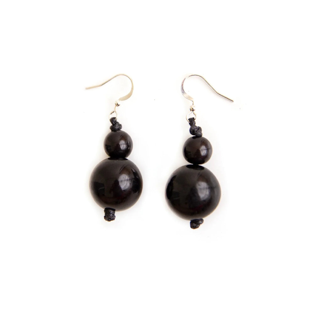 Front image of Tagua Semilla earrings. Black earrings. 