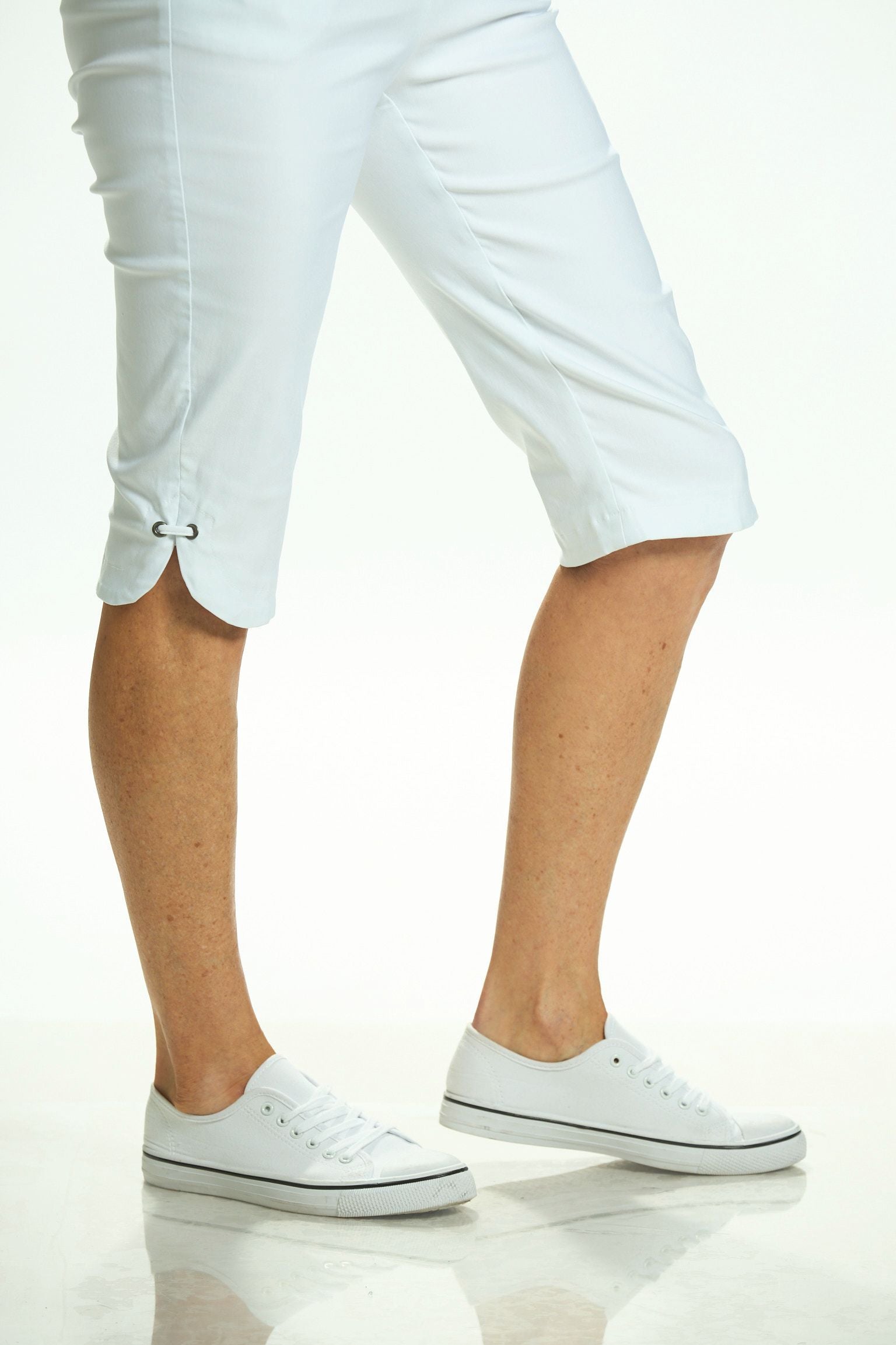 Side image of Tribal white tulip hem skimmer crop. 