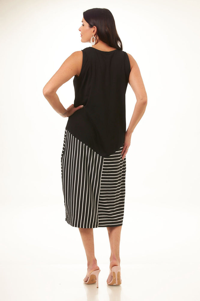Back image of shana black and white geometric printed dress. Sleeveless midi dress.