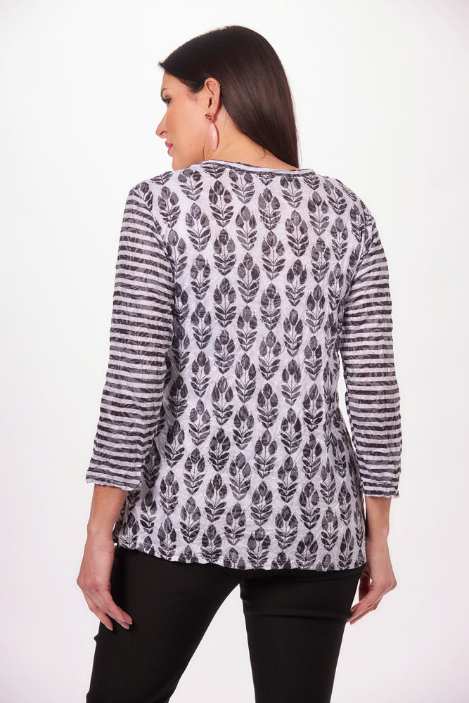 Back image of Shana 3/4 sleeve v-neck print mix crinkle top. Black and white printed top. 