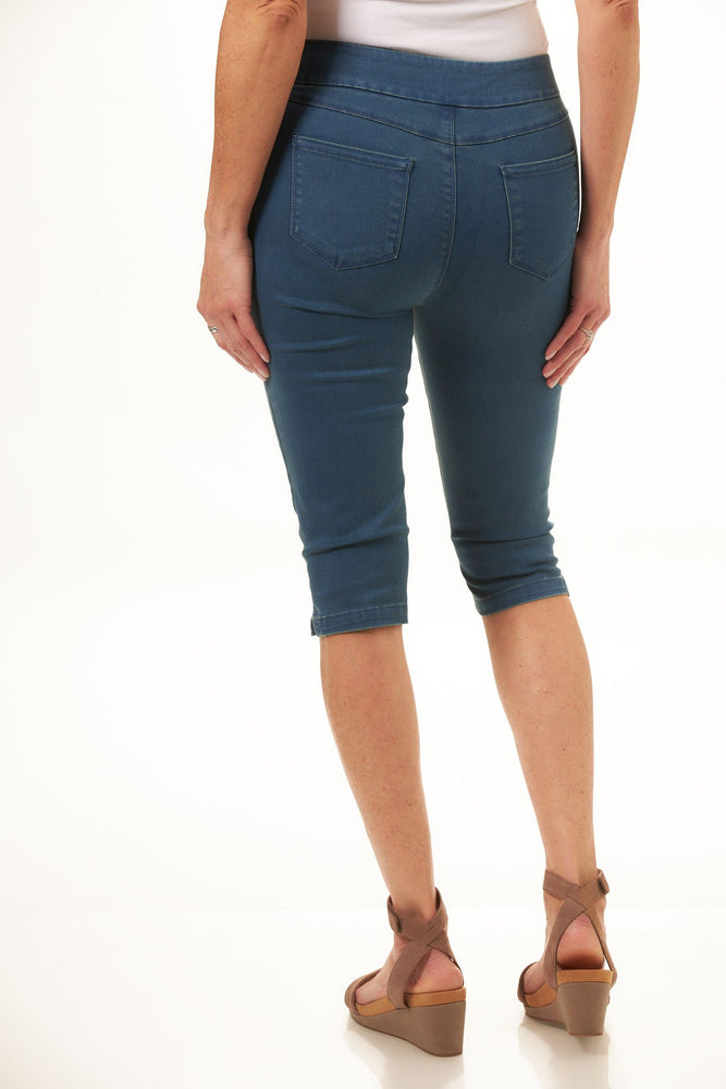 Back image of lulu b pull on pedal pusher. Denim color pull on cropped pant. 
